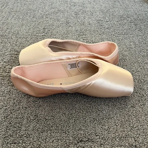 Brand New Bloch pointe shoes - Picture 3 of 3